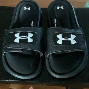 Under Armour size 2 youth sandals